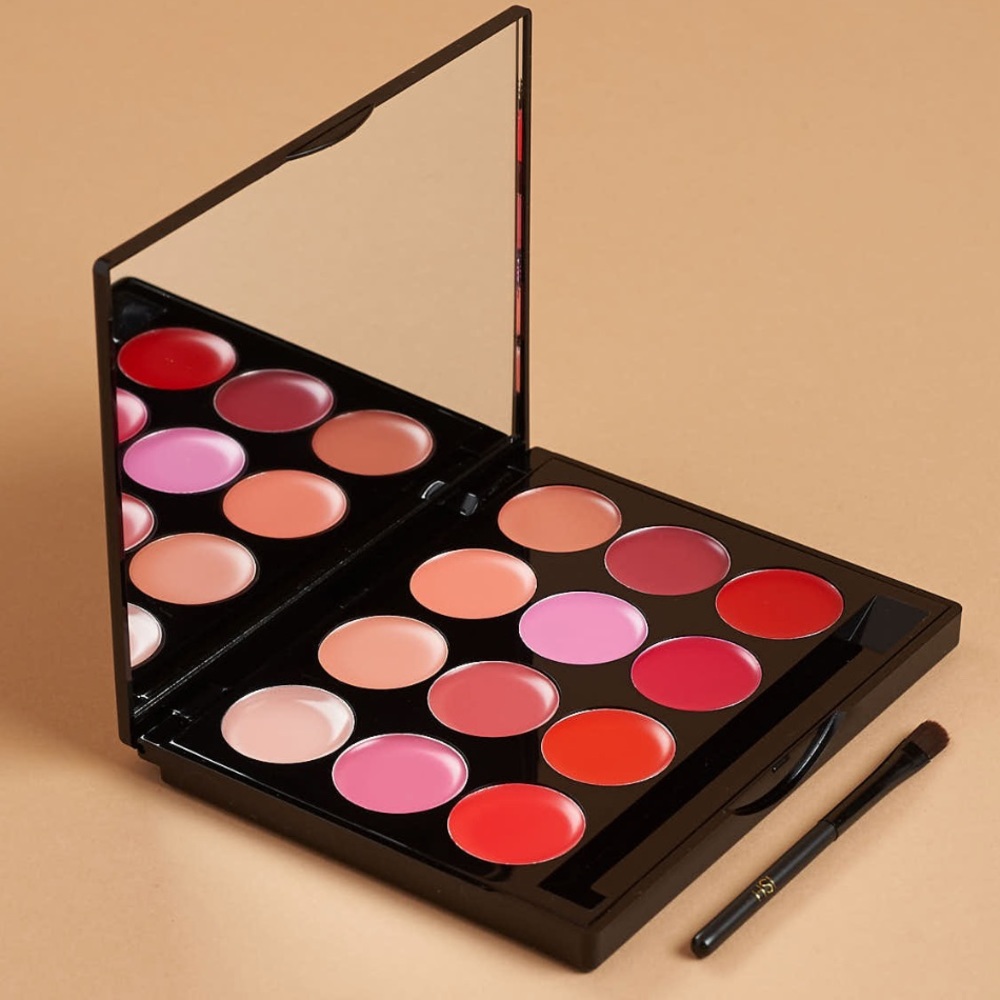 Makeup.   ISH Lip Statement Palette